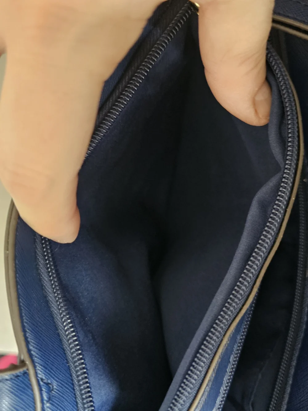 Liz Claiborne Mini Tuxedo Tote Bag in navy blue
